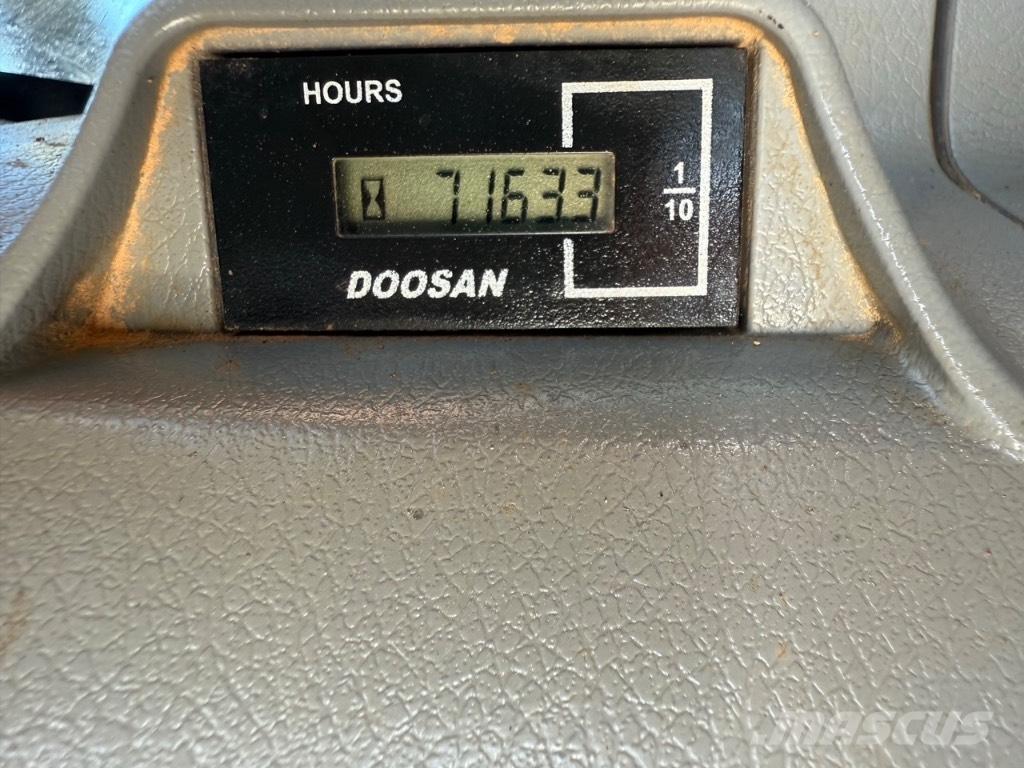 Doosan DX 380 LC Bagri goseničarji