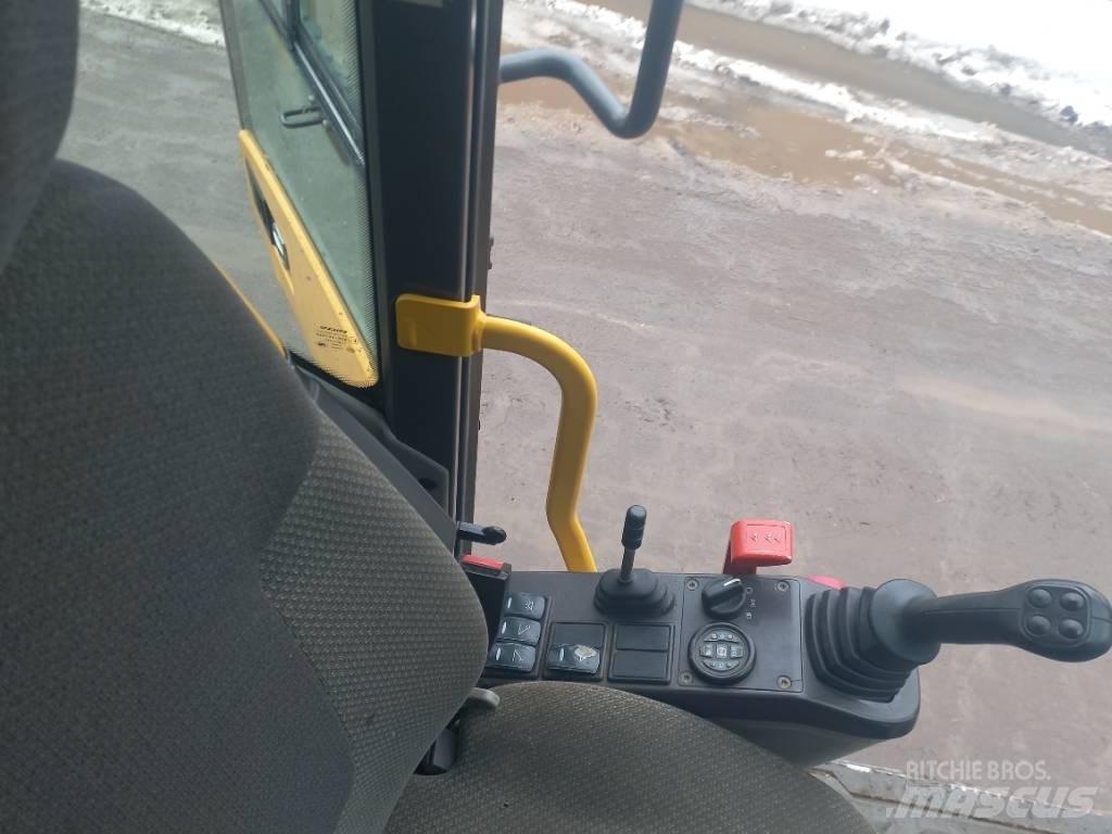 Volvo EW 140 D Bagri na kolesih