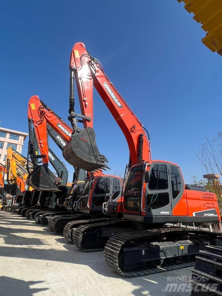 Doosan DX 225 Bagri goseničarji