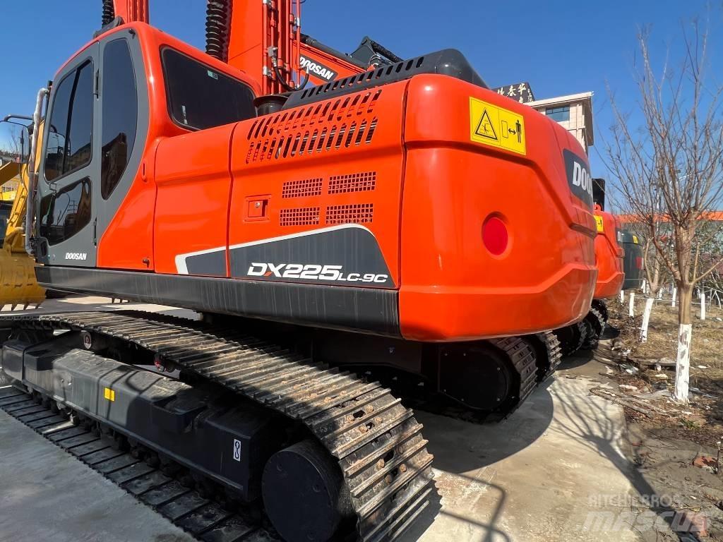 Doosan DX 225 Bagri goseničarji