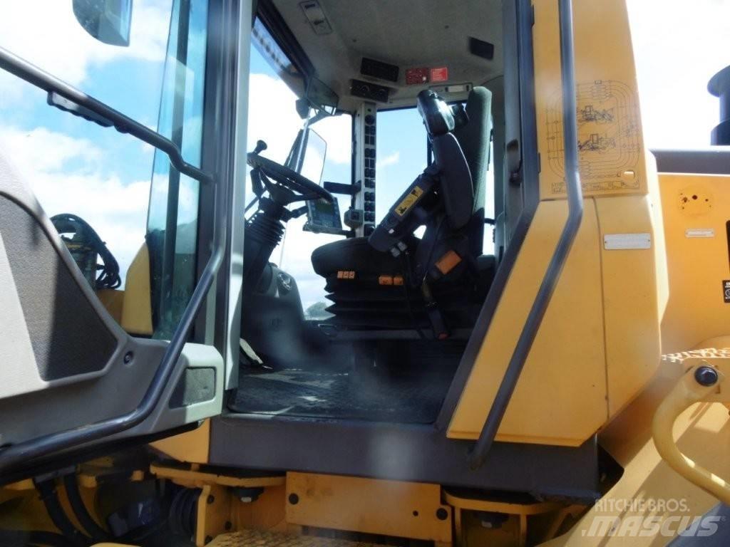 Volvo L 120 F Kolesni nakladalci