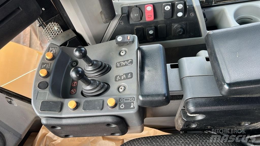CAT 972 M Kolesni nakladalci