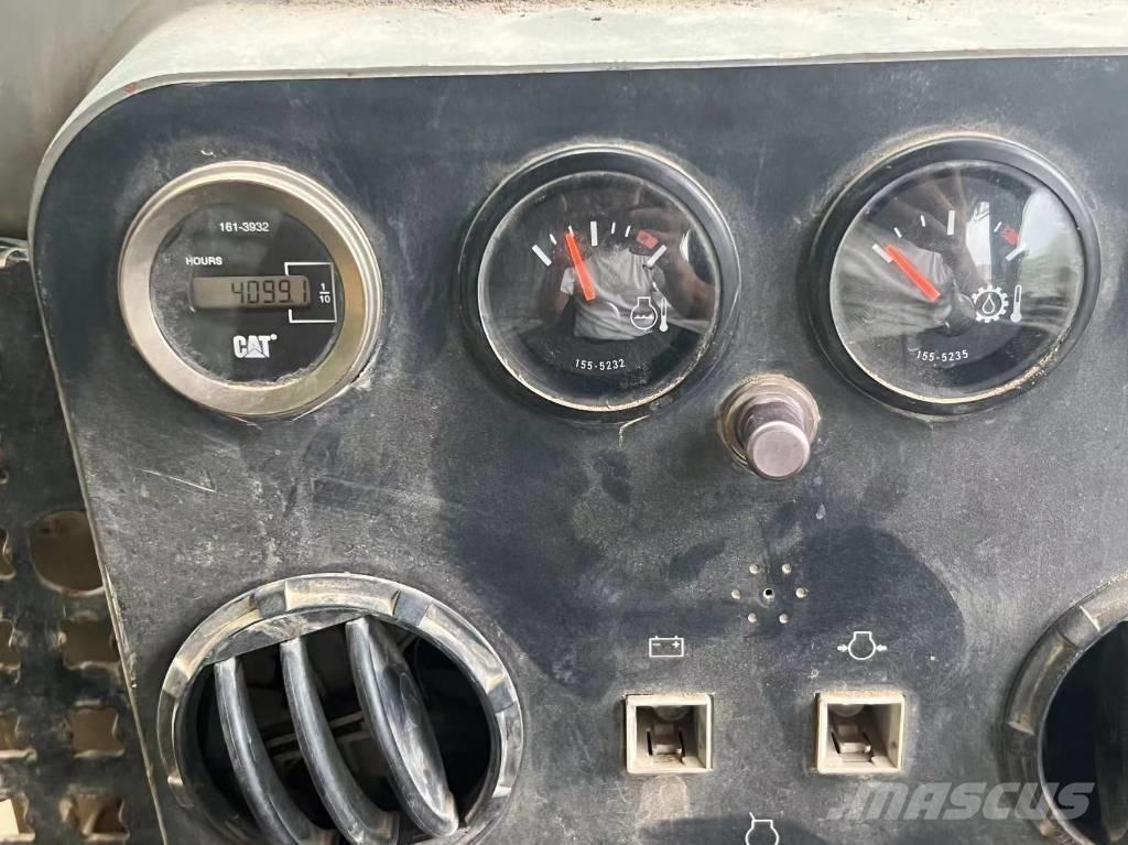 CAT D7G2 Buldožerji goseničarji