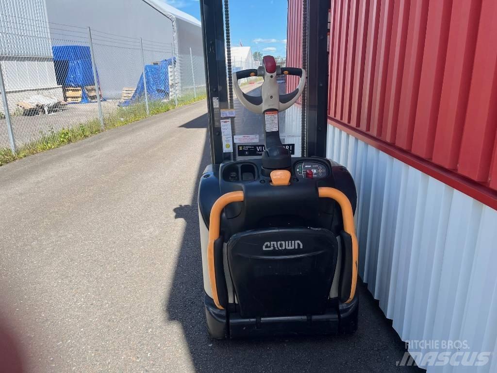 Crown ET4000-1.2 Ročni električni viličar