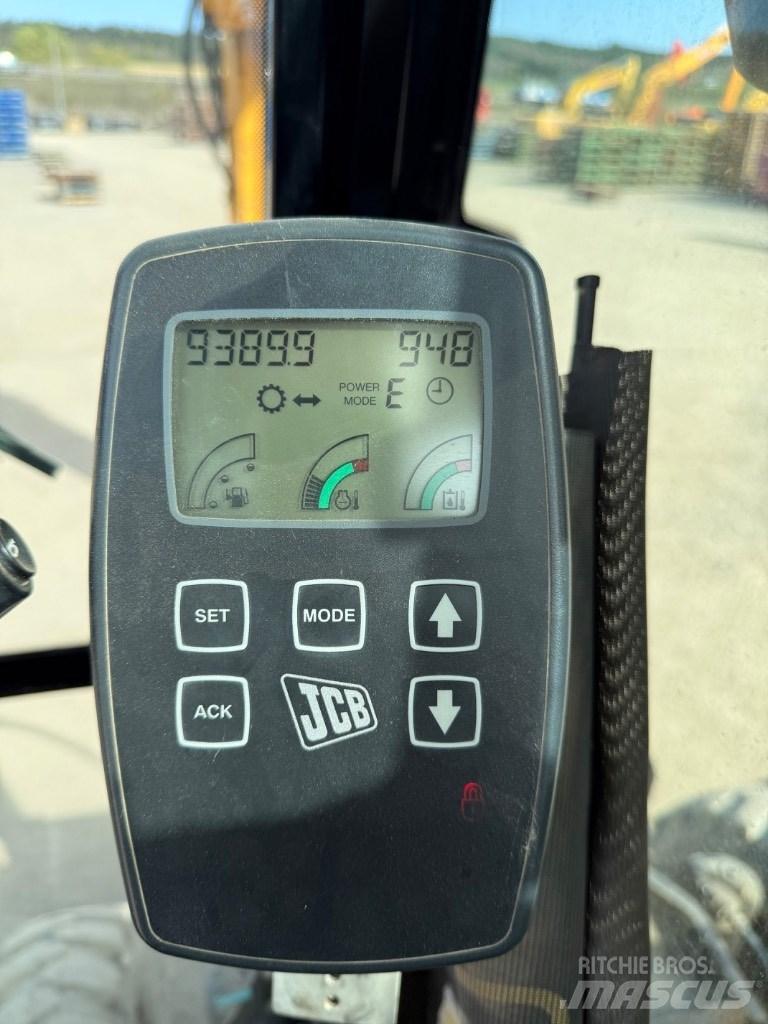 JCB JS 145 W Bagri na kolesih