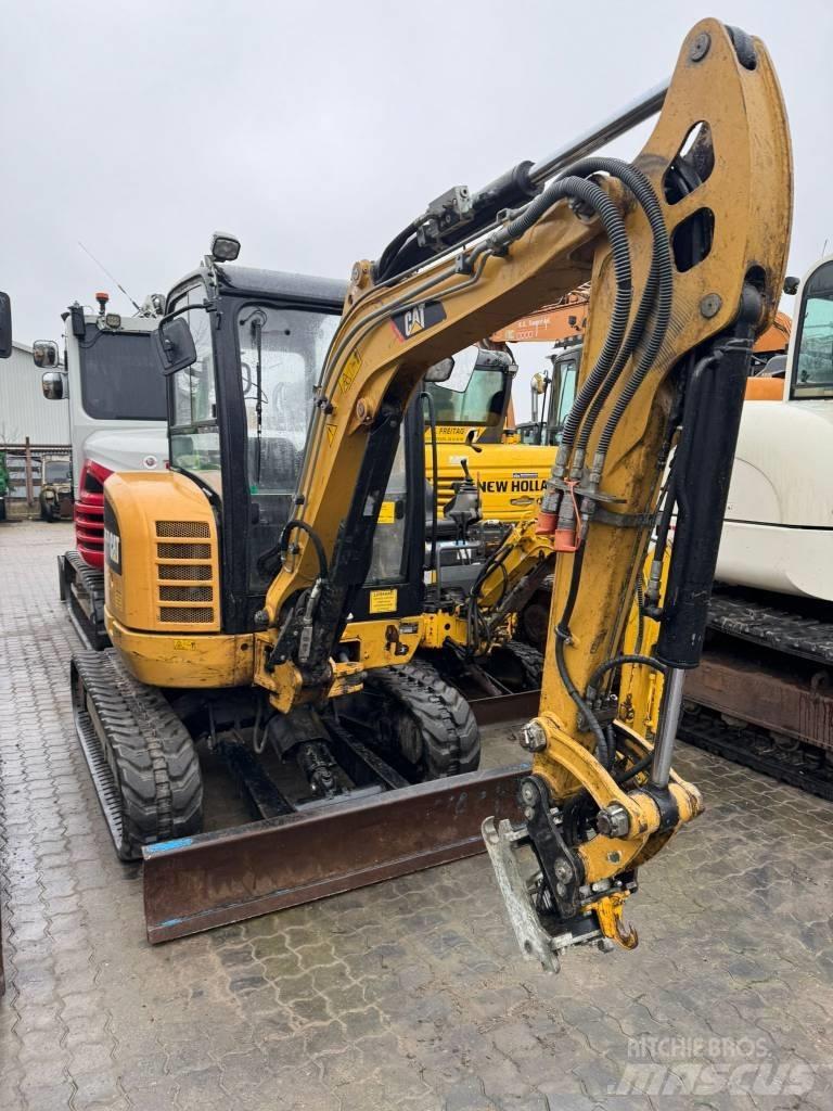 CAT 302.7 D Mini bagri <7t