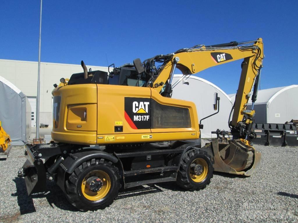 CAT M 317F Bagri na kolesih