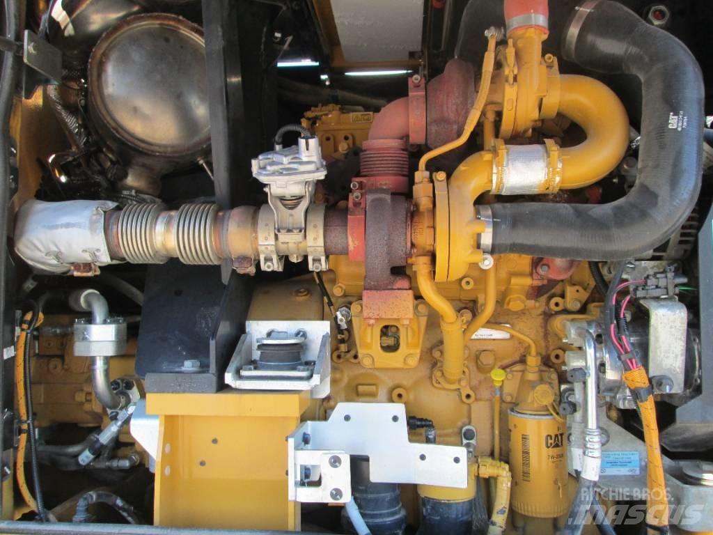 CAT M 317F Bagri na kolesih