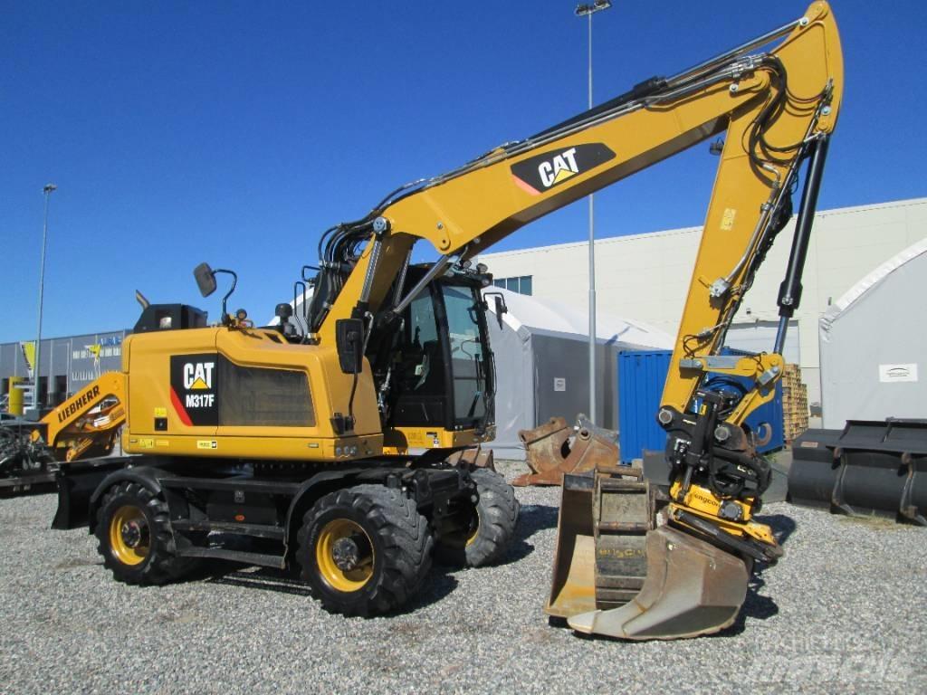 CAT M 317F Bagri na kolesih