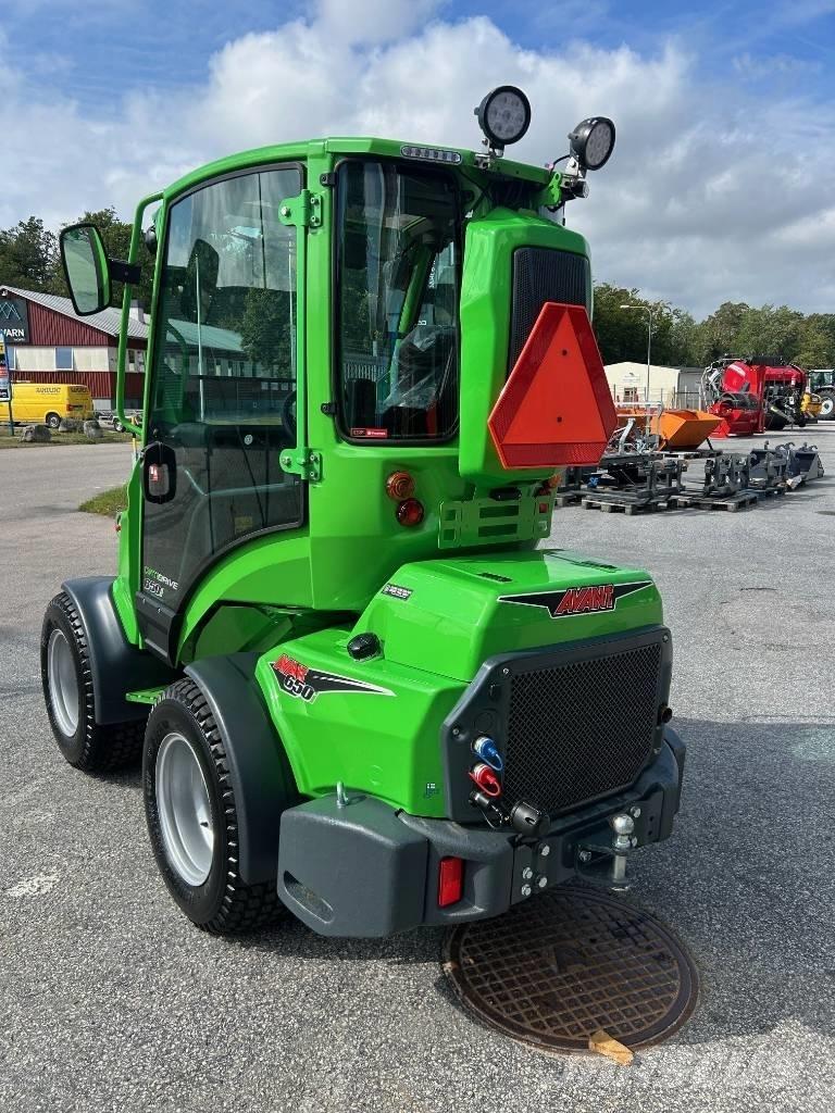 Avant 650 i Skid steer mini nakladalci