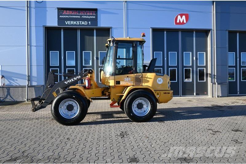 Volvo L30G Kolesni nakladalci