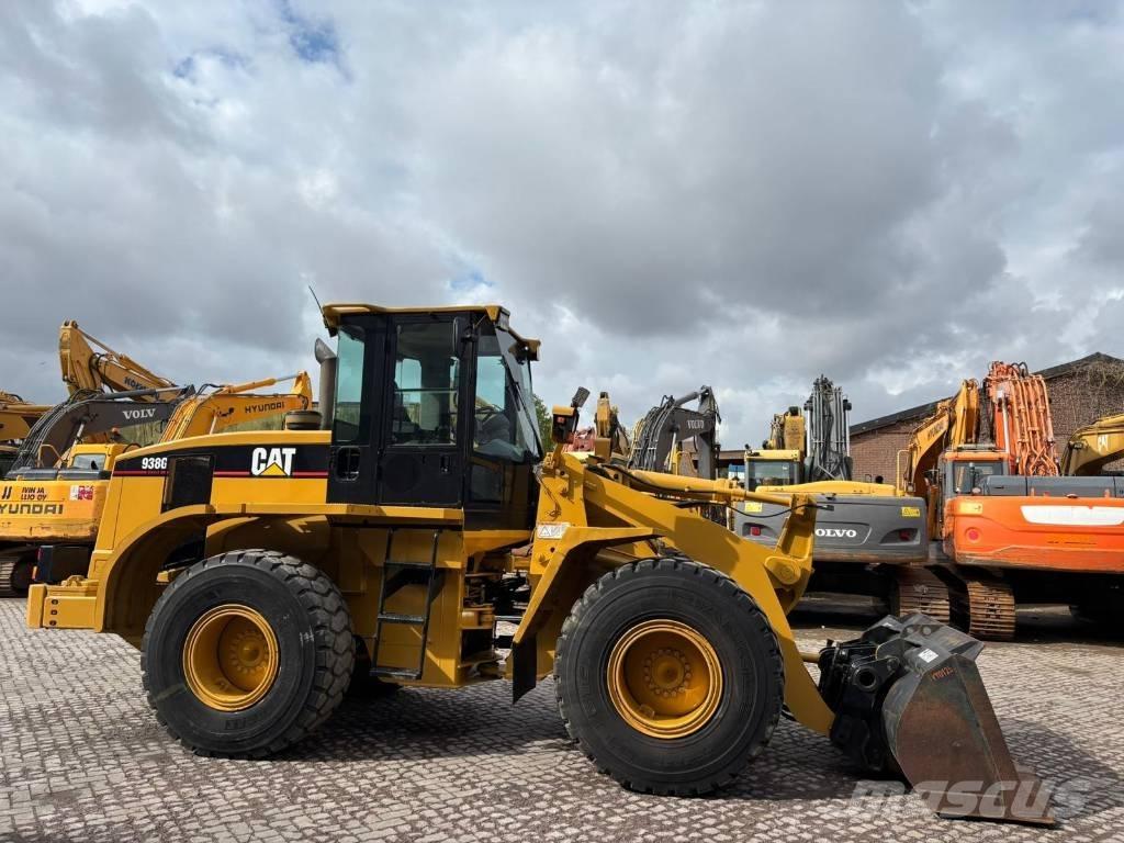 CAT 938 G Kolesni nakladalci