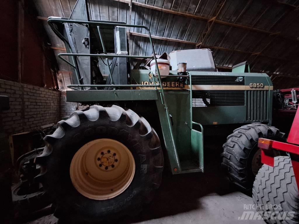 John Deere 6850 Stroji za krmo na lastni pogon