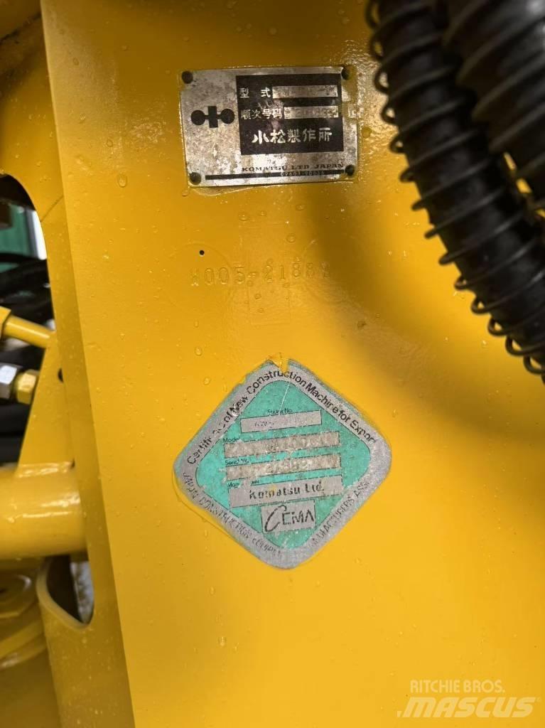 Komatsu WA100-1 Kolesni nakladalci