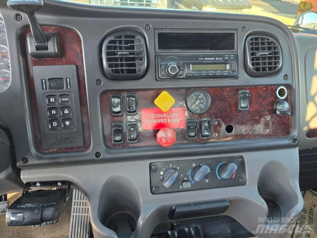 Freightliner M2 106 Tovornjaki s kesonom/platojem