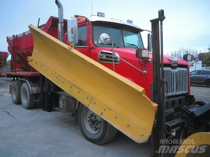 Western Star 4700 SB Snežne deske in plugi