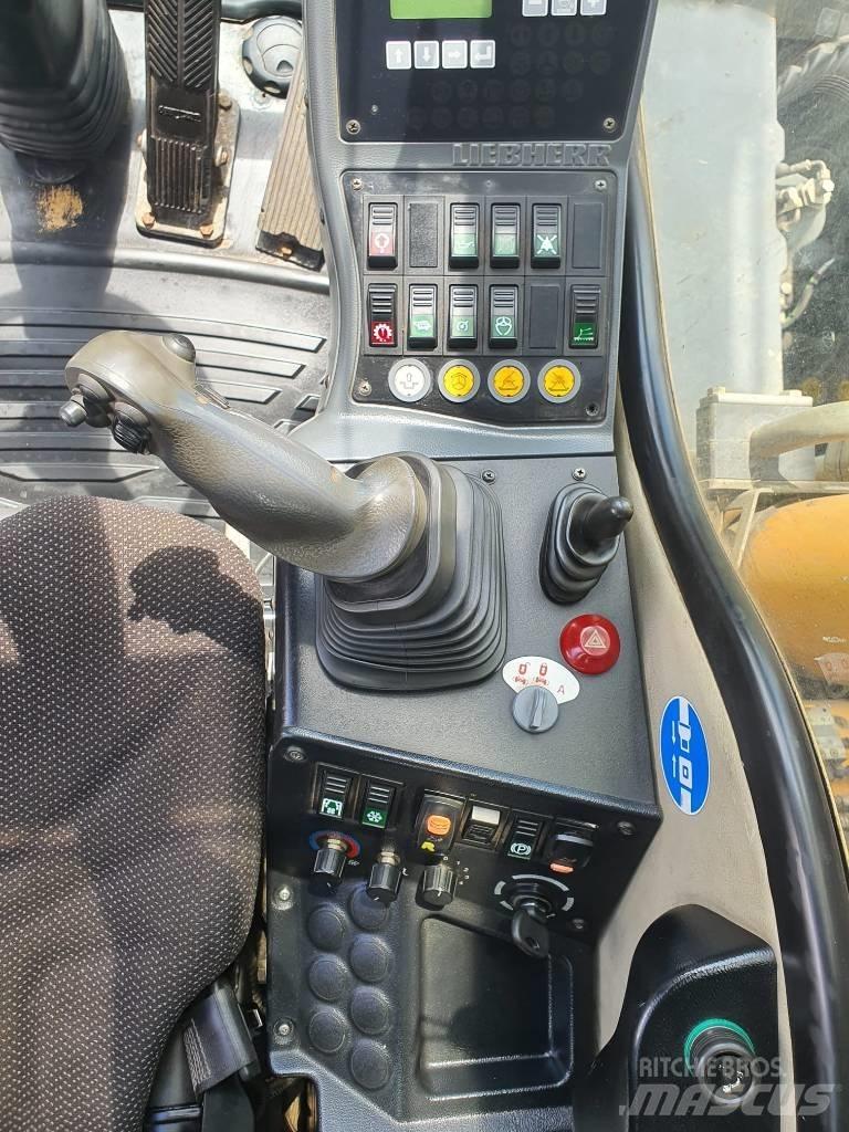 Liebherr A314 Bagri na kolesih