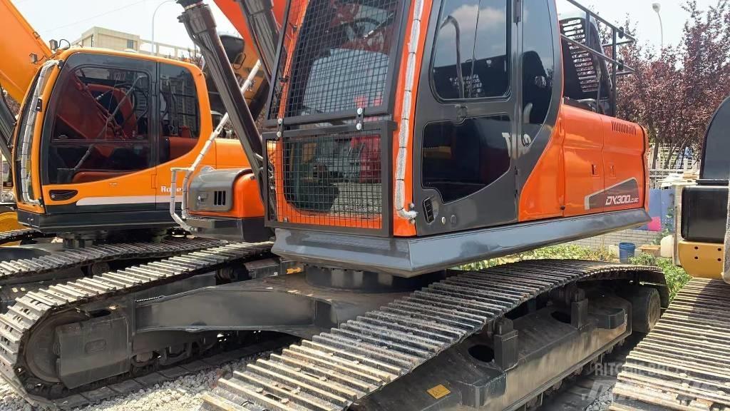 Doosan DX 300 Bagri goseničarji