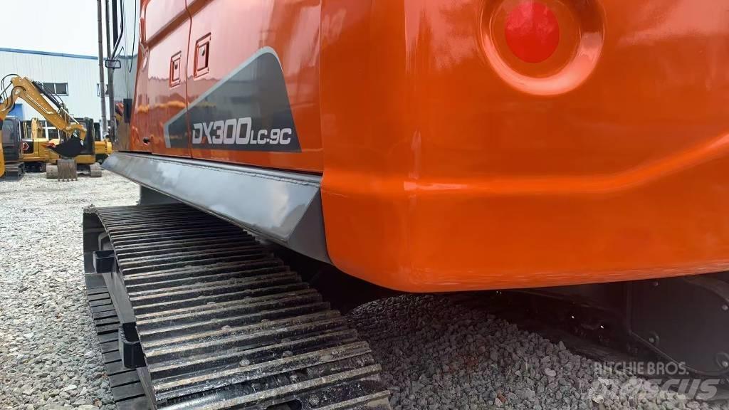 Doosan DX 300 Bagri goseničarji
