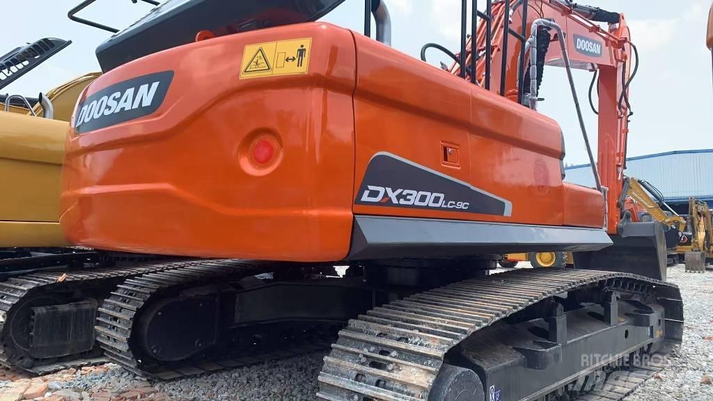 Doosan DX 300 Bagri goseničarji