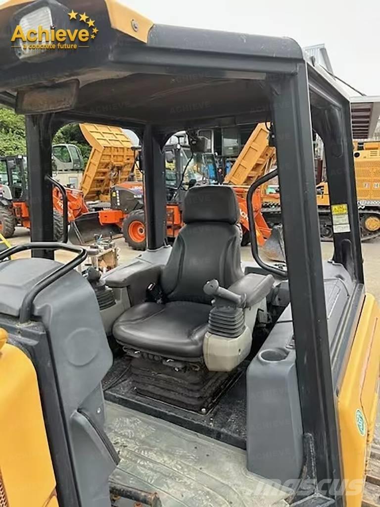 CAT D 3 K 2 Buldožerji goseničarji