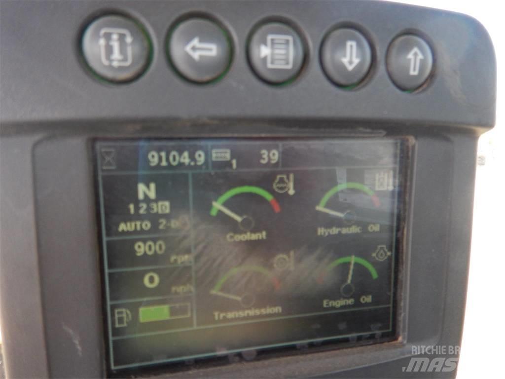 John Deere 524K Kolesni nakladalci