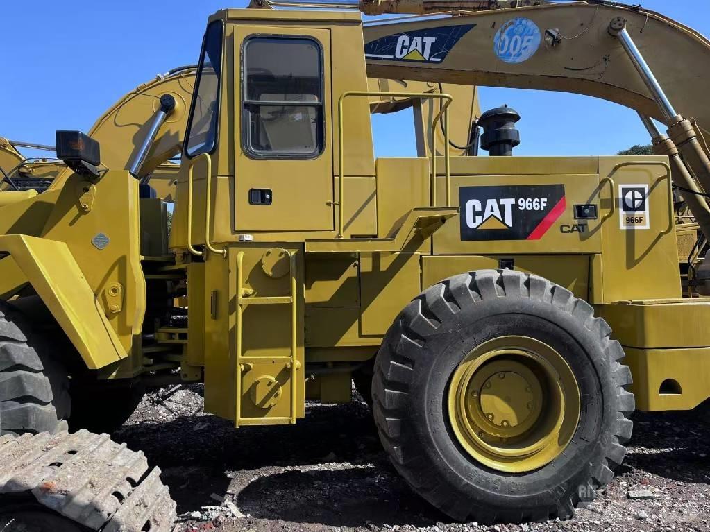CAT 966F Kolesni nakladalci