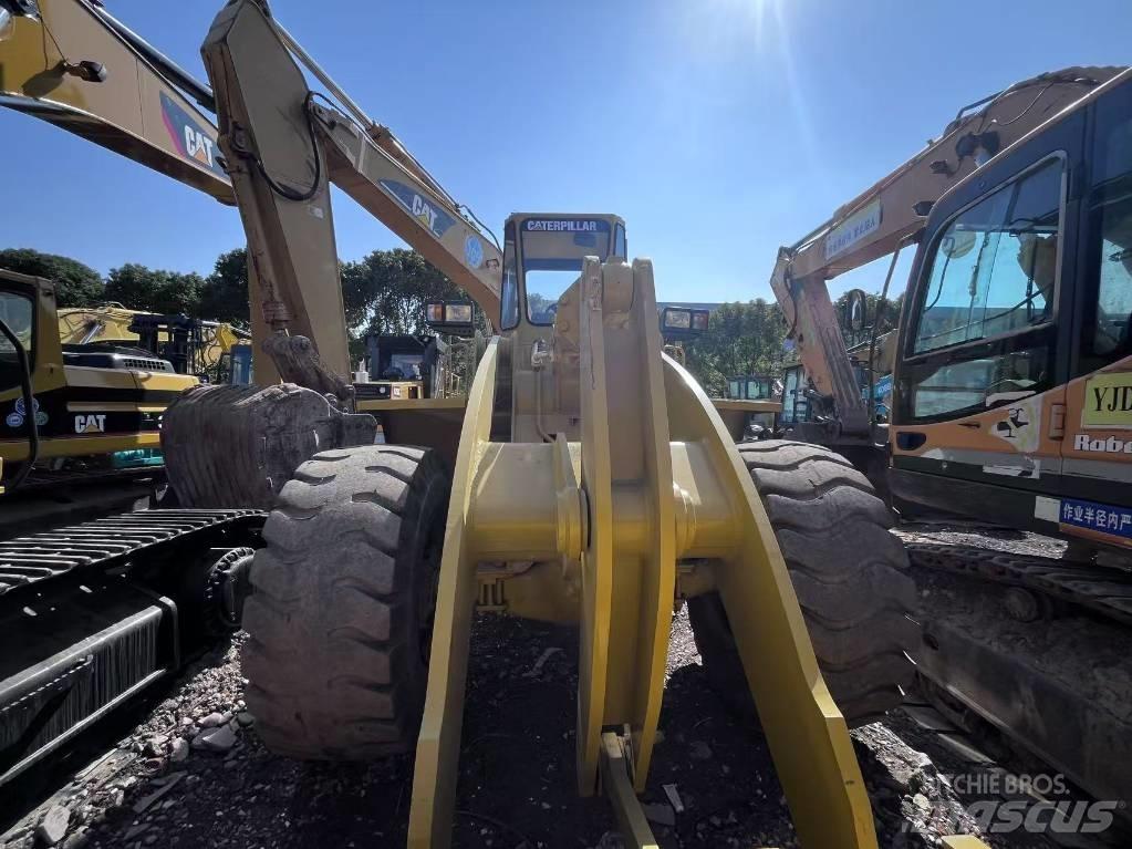 CAT 966F Kolesni nakladalci