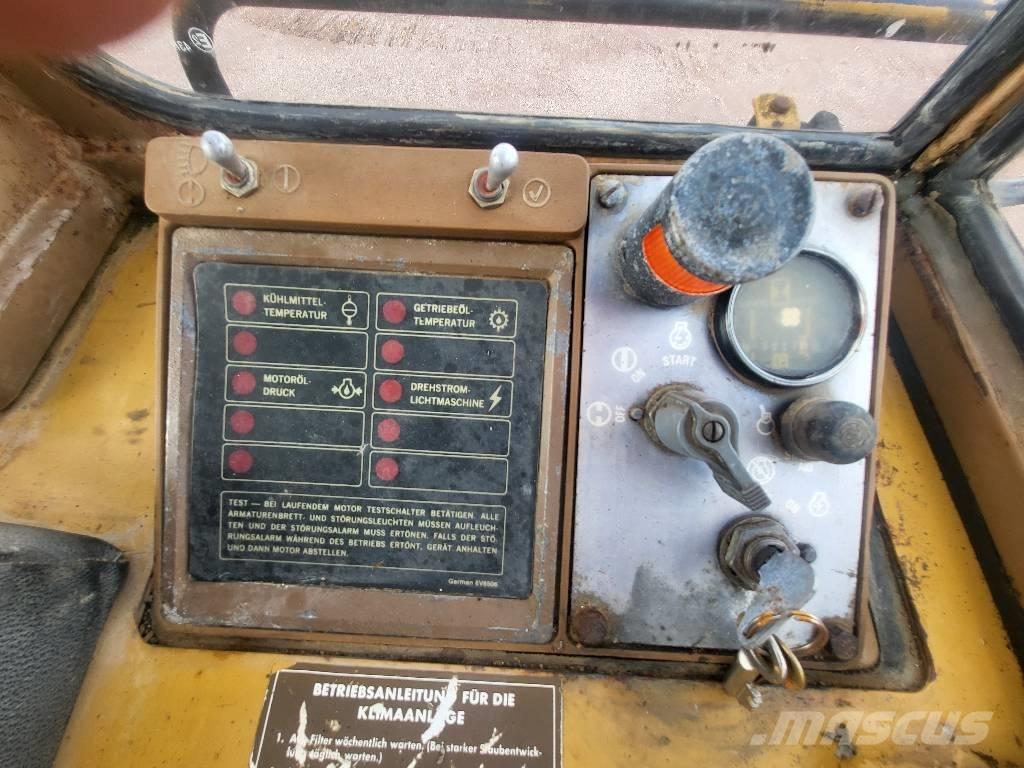 CAT 943 Nakladalci goseničarji