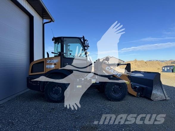 CASE 221F Kolesni nakladalci