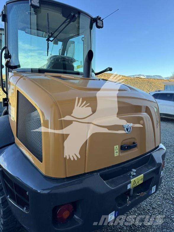 CASE 221F Kolesni nakladalci