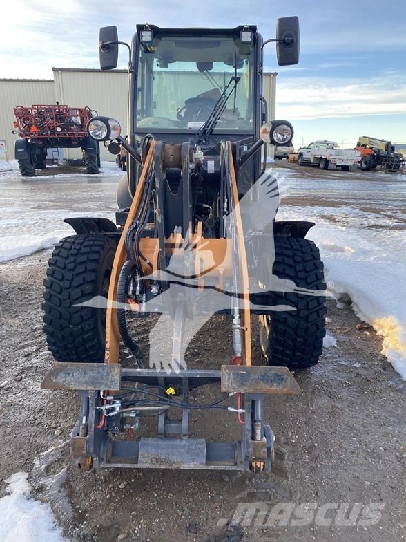 CASE 221F Kolesni nakladalci