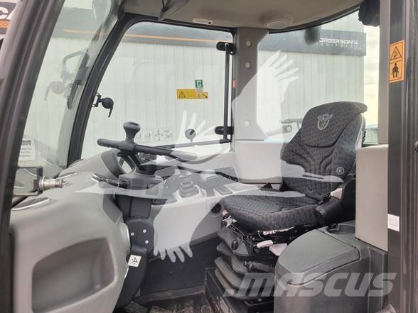 CASE 221F Kolesni nakladalci