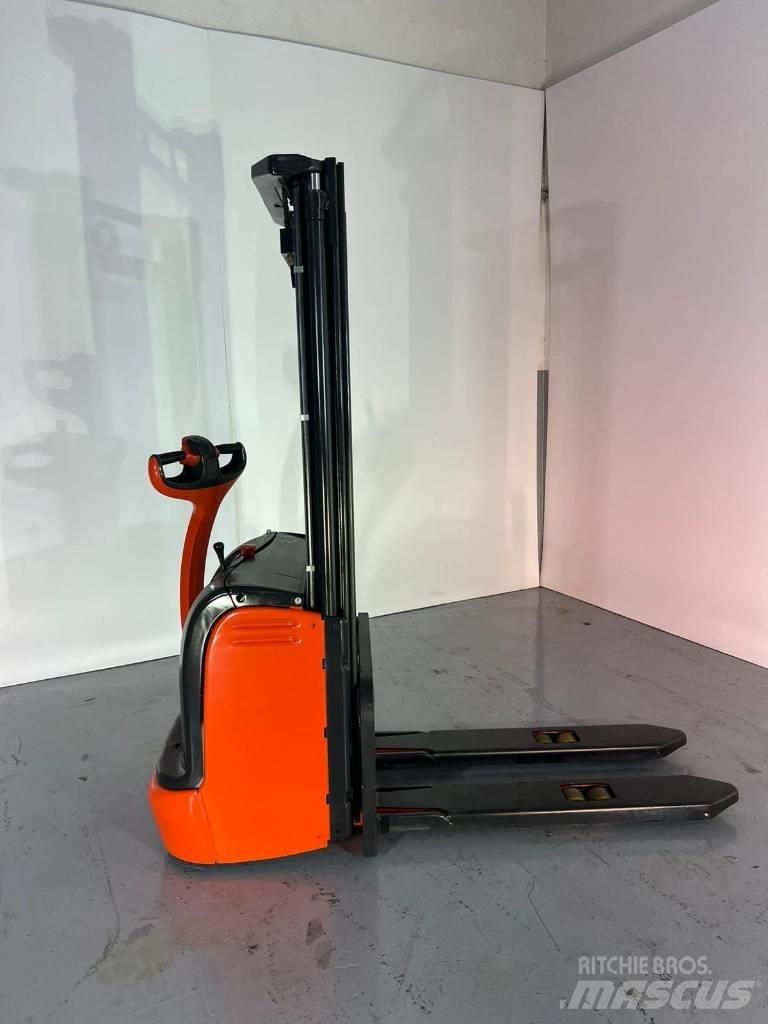 Linde L10 Ročni električni viličar