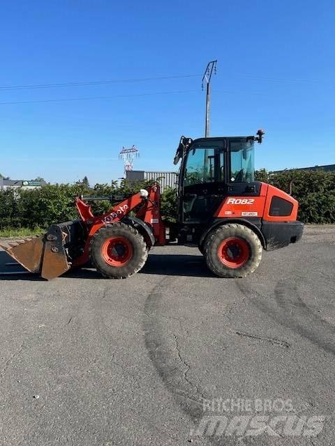 Kubota R 082 Kolesni nakladalci