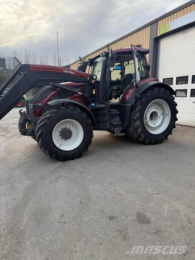 Valtra T234 Traktorji