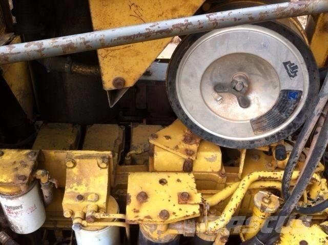 Komatsu D 155 A-3 Buldožerji goseničarji