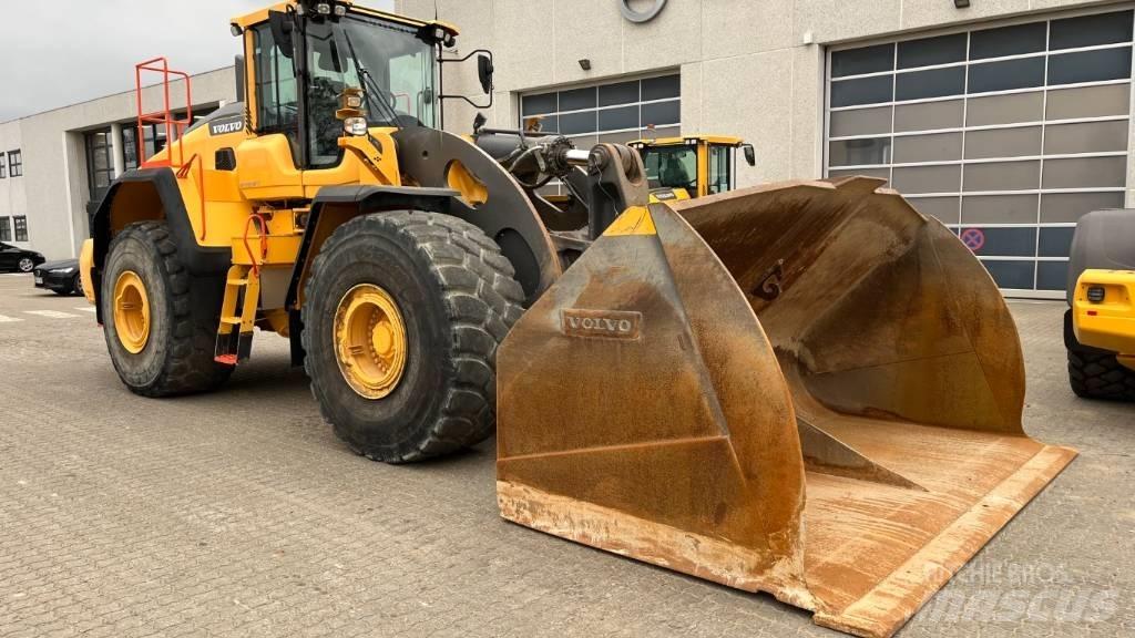 Volvo L260H Kolesni nakladalci
