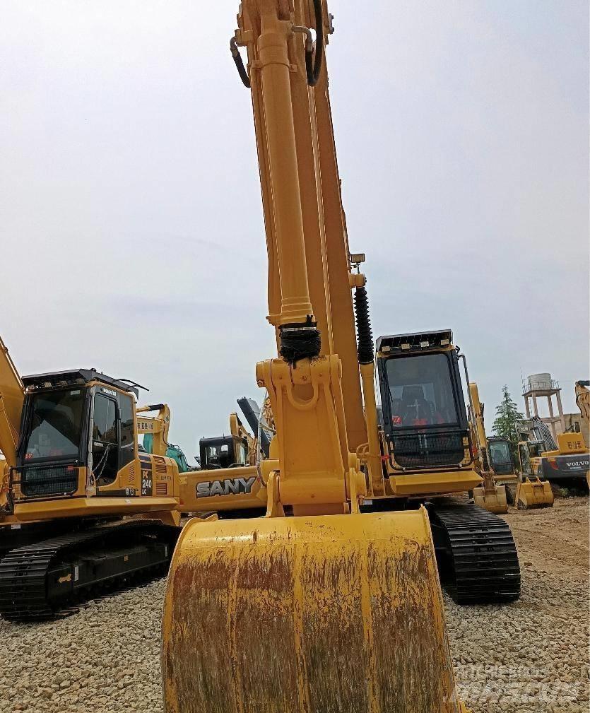Komatsu PC 210 Bagri goseničarji