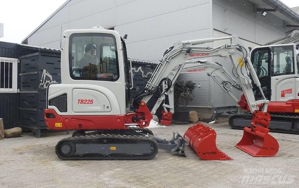 Takeuchi TB225 Mini bagri <7t