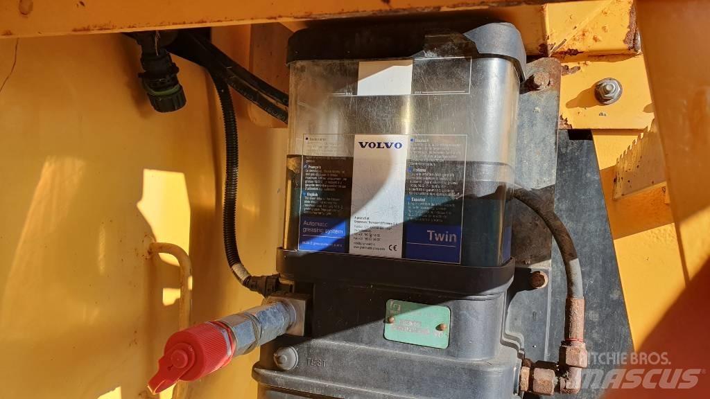 Volvo L 120 G Kolesni nakladalci