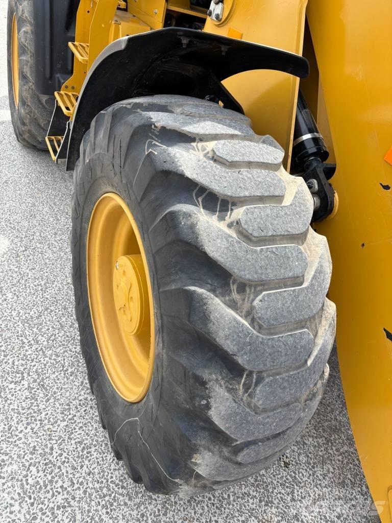 CAT 918 M Kolesni nakladalci