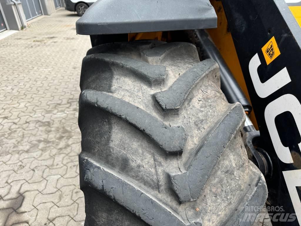 JCB 411 HT Kolesni nakladalci