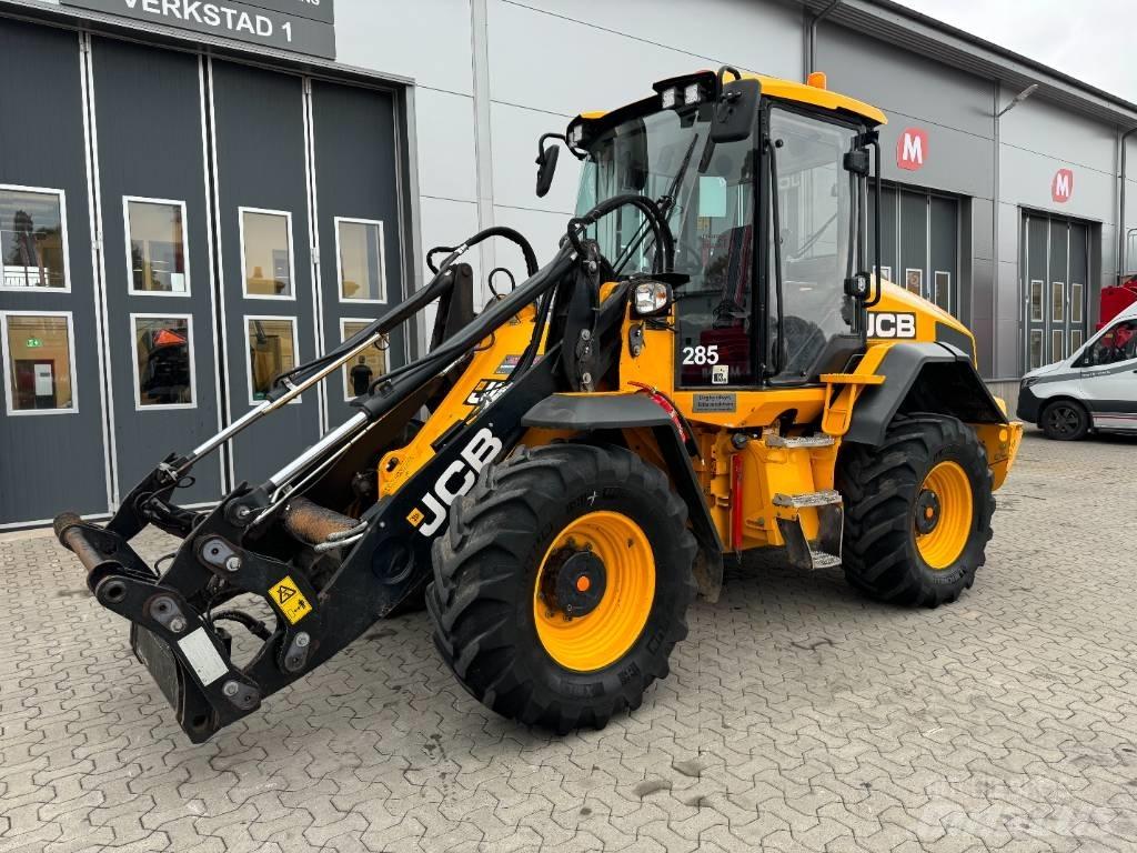 JCB 411 HT Kolesni nakladalci