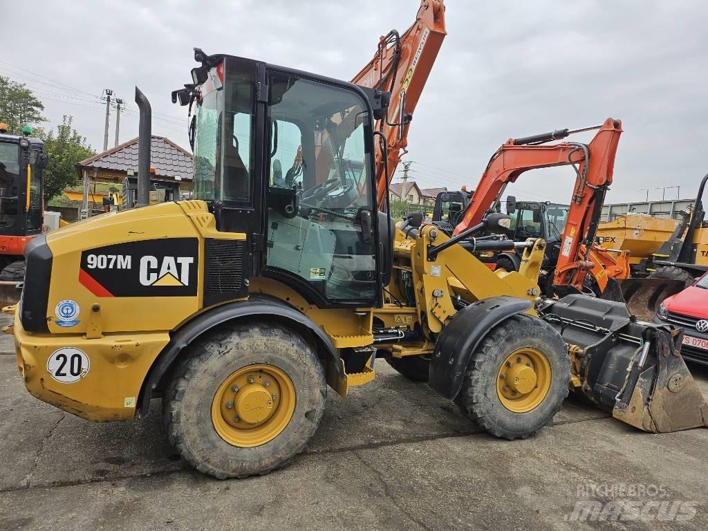CAT 907M Kolesni nakladalci