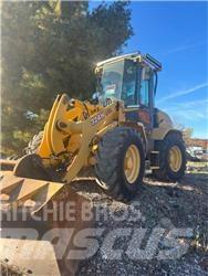 John Deere 324H Kolesni nakladalci