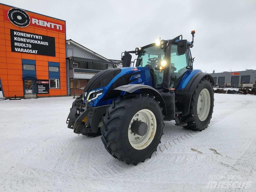 Valtra T 215 Traktorji