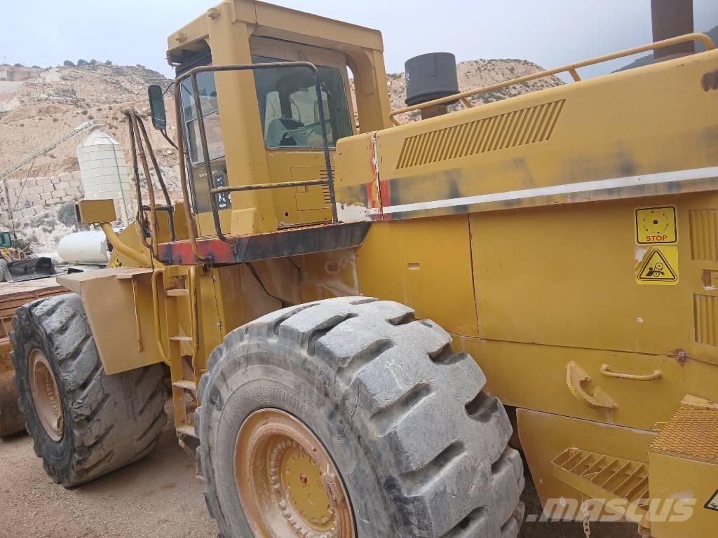 Komatsu WA 600-1 Kolesni nakladalci