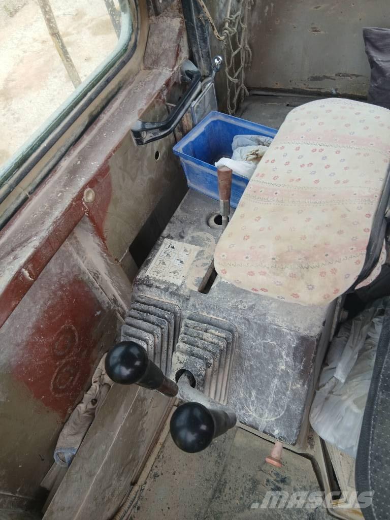 Komatsu WA 600-1 Kolesni nakladalci