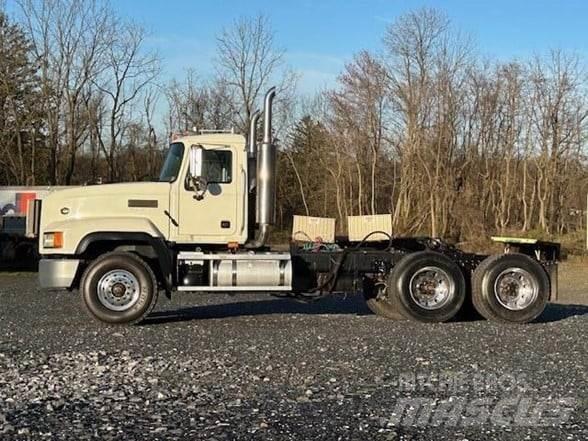 Mack CL733 Vlačilci